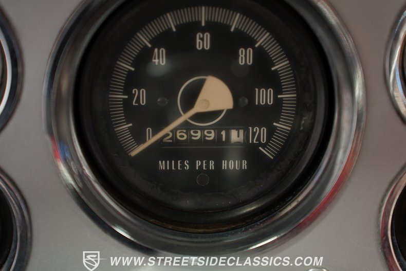 Unknown-Gran-turismo-1963-Gold-Red-44