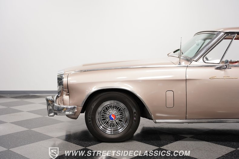 Unknown-Gran-turismo-1963-Gold-Red-6