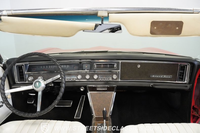 Unknown-Grand-prix-1967-Red-White-4