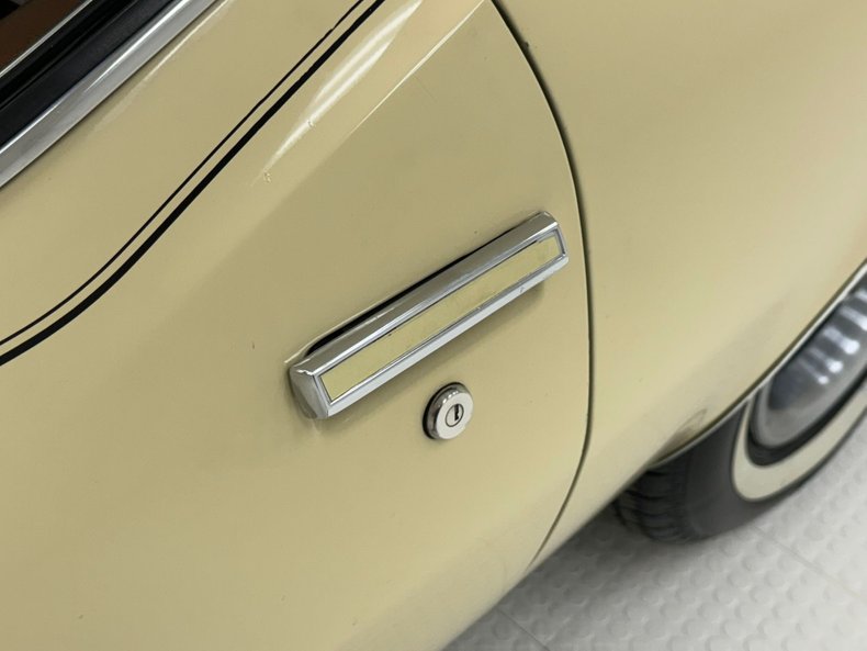 Unknown-Grand-prix-1975-Carmel-Beige-Saddle-23