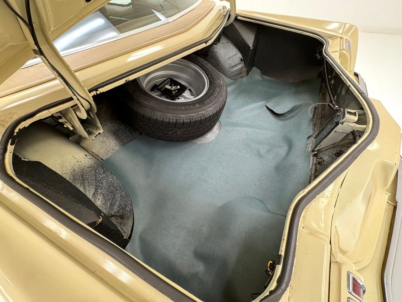 Unknown-Grand-prix-1975-Carmel-Beige-Saddle-39