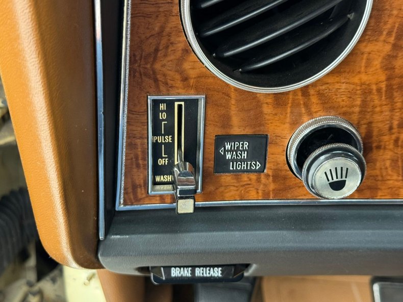 Unknown-Grand-prix-1975-Carmel-Beige-Saddle-46