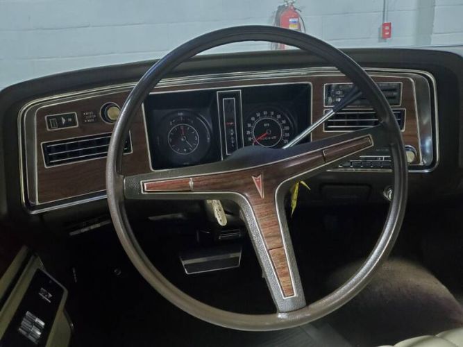Unknown-Grandville-1973-Brown-Beige-7