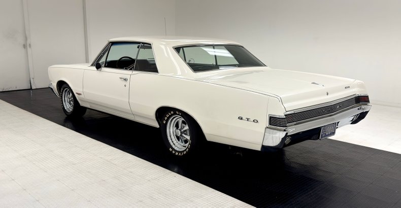 Unknown-Gto-1965-Cameo-White-Dark-Blue-19