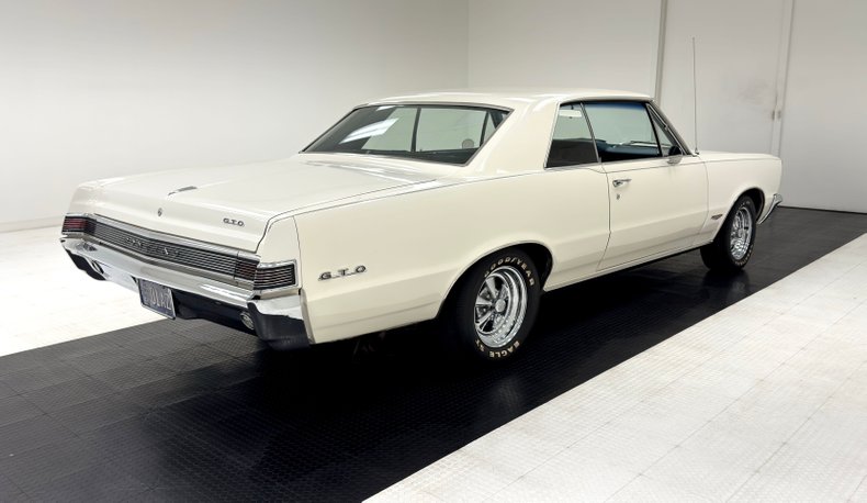 Unknown-Gto-1965-Cameo-White-Dark-Blue-22