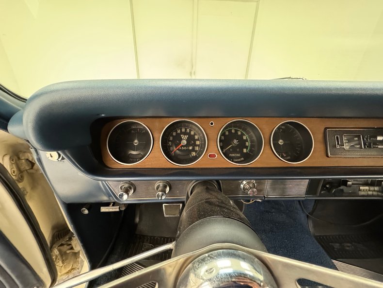 Unknown-Gto-1965-Cameo-White-Dark-Blue-28