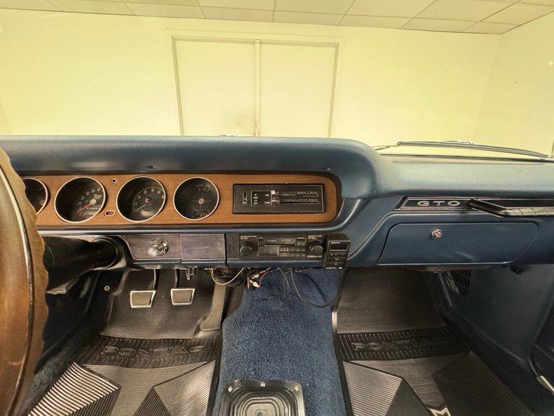 Unknown-Gto-1965-Cameo-White-Dark-Blue-30