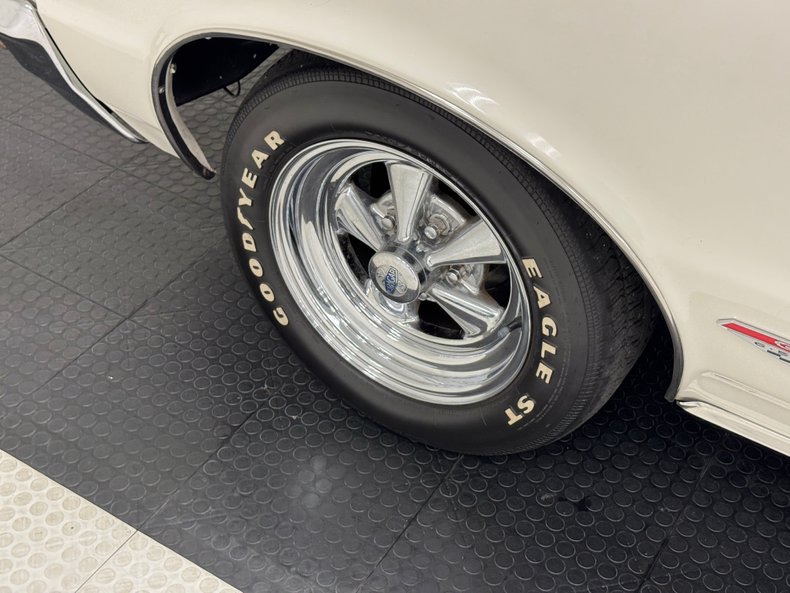 Unknown-Gto-1965-Cameo-White-Dark-Blue-37