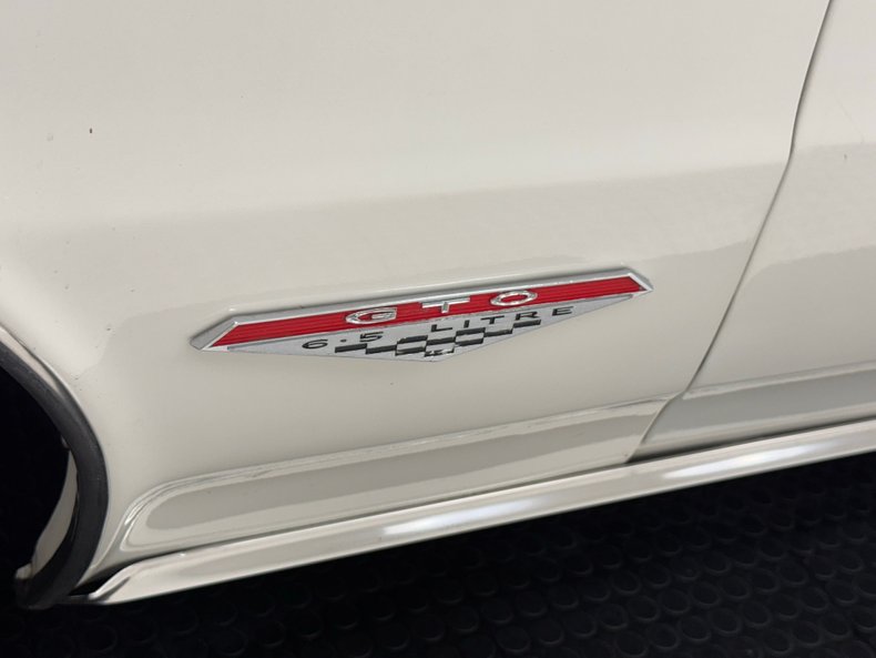 Unknown-Gto-1965-Cameo-White-Dark-Blue-38