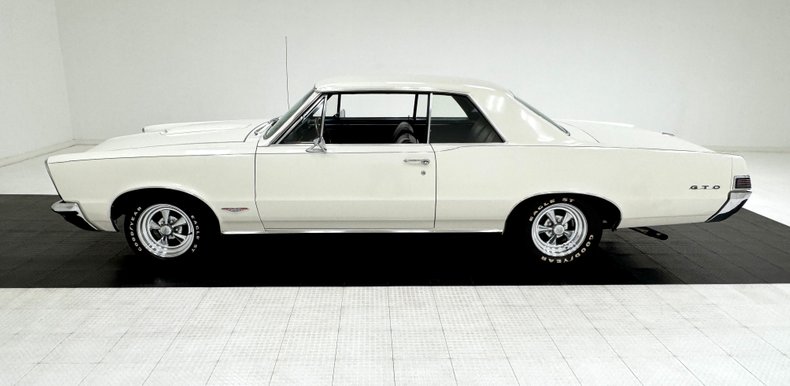 Unknown-Gto-1965-Cameo-White-Dark-Blue