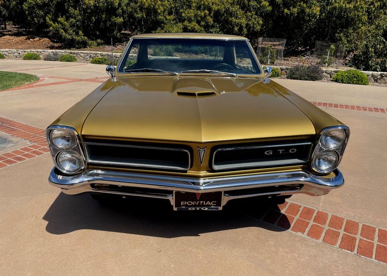 Unknown-Gto-1965-Capri-Gold-Black-11