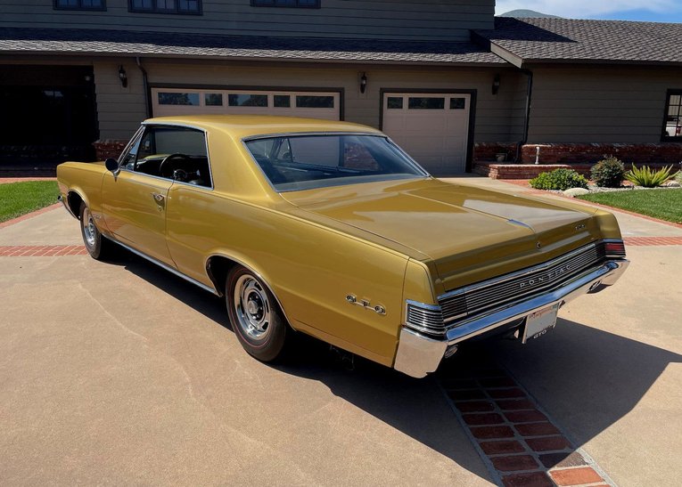 Unknown-Gto-1965-Capri-Gold-Black-13