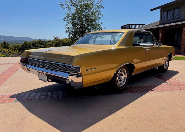 Unknown-Gto-1965-Capri-Gold-Black-15
