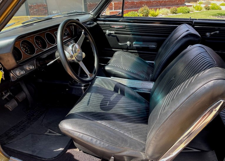 Unknown-Gto-1965-Capri-Gold-Black-5