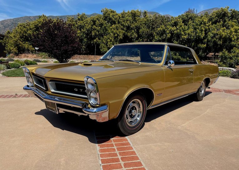 Unknown-Gto-1965-Capri-Gold-Black-9