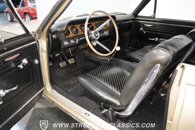 Unknown-Gto-1965-Capri-gold-Black-1