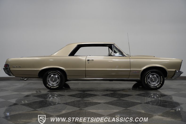 Unknown-Gto-1965-Capri-gold-Black-26