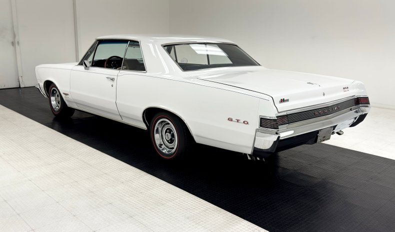 Unknown-Gto-1965-Ermine-White-Blue-1