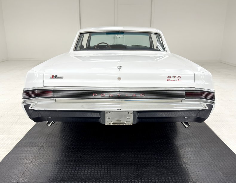 Unknown-Gto-1965-Ermine-White-Blue-12