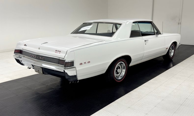 Unknown-Gto-1965-Ermine-White-Blue-13