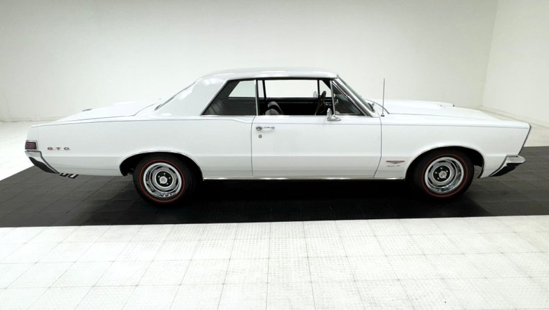 Unknown-Gto-1965-Ermine-White-Blue-14
