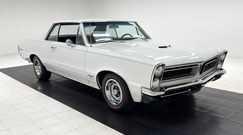 Unknown-Gto-1965-Ermine-White-Blue-15