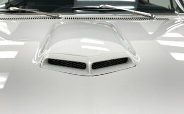 Unknown-Gto-1965-Ermine-White-Blue-18