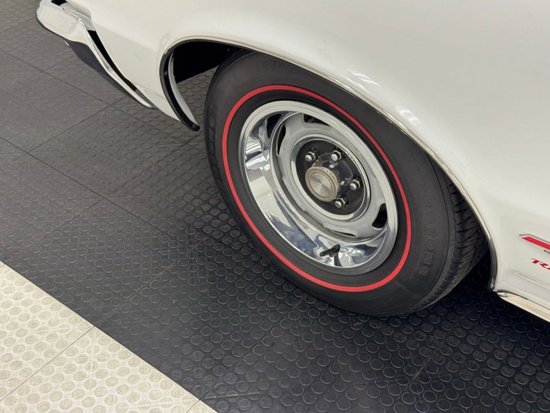Unknown-Gto-1965-Ermine-White-Blue-19