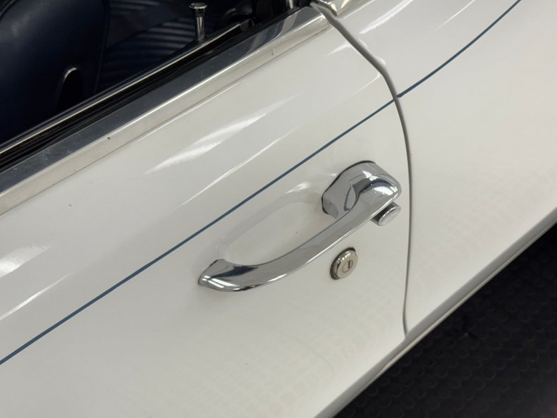 Unknown-Gto-1965-Ermine-White-Blue-23