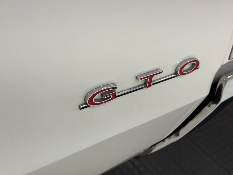 Unknown-Gto-1965-Ermine-White-Blue-25