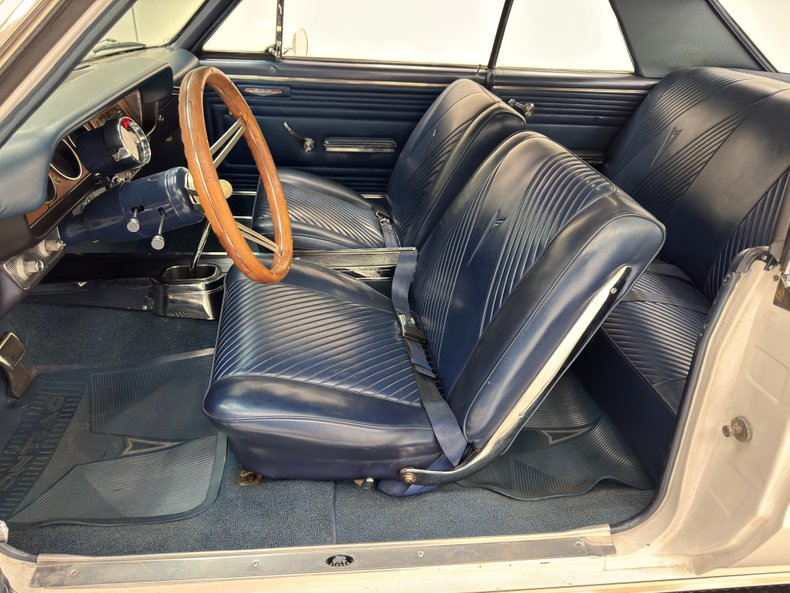 Unknown-Gto-1965-Ermine-White-Blue-37