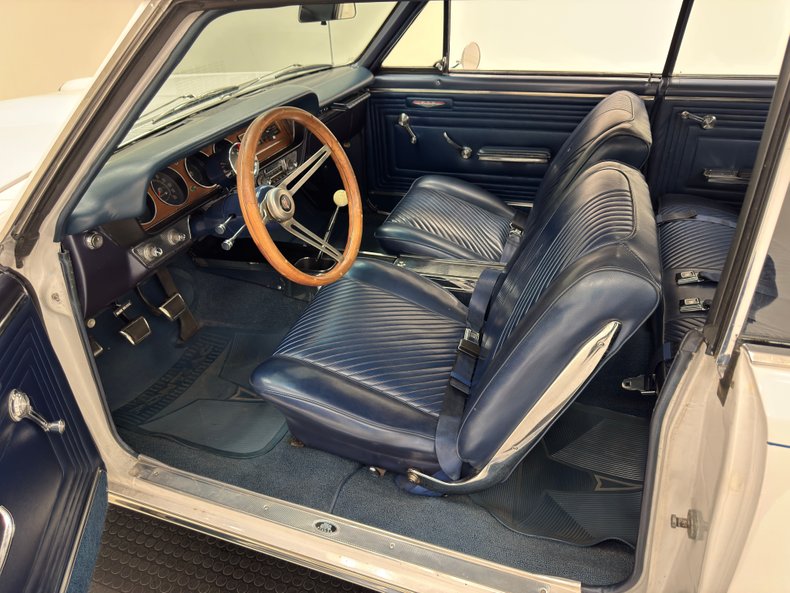 Unknown-Gto-1965-Ermine-White-Blue-38