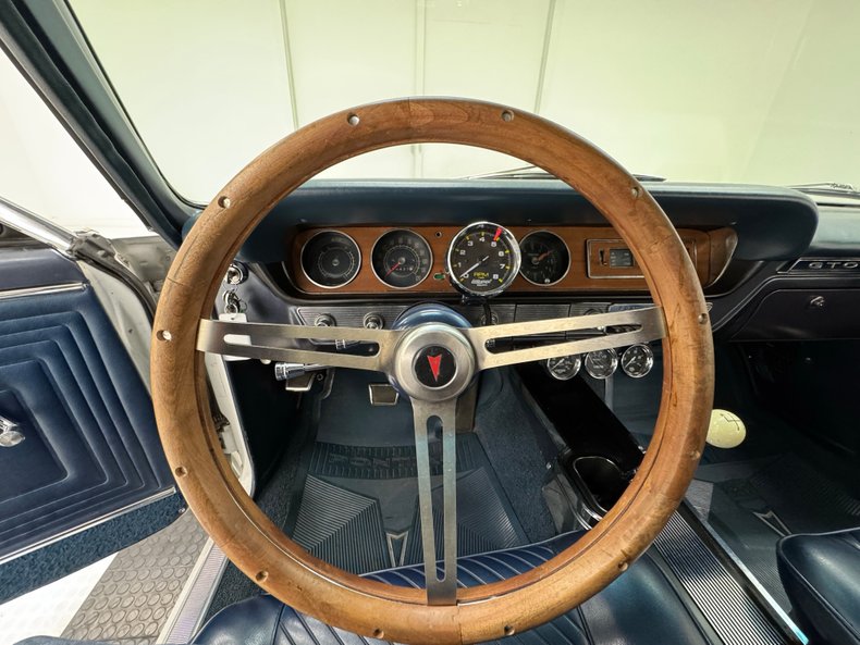 Unknown-Gto-1965-Ermine-White-Blue-43