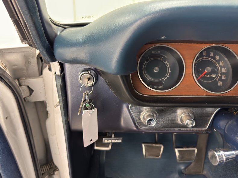 Unknown-Gto-1965-Ermine-White-Blue-45