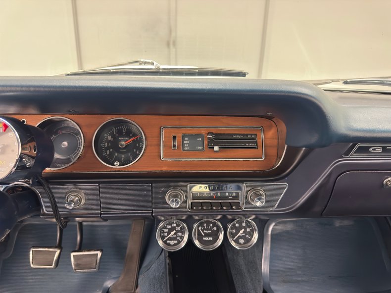 Unknown-Gto-1965-Ermine-White-Blue-47