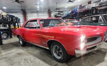 Unknown-Gto-1966-Red-Black-Vinyl