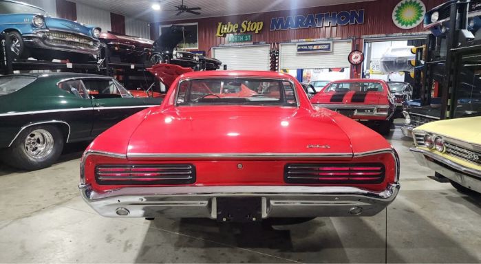 Unknown-Gto-1966-Red-Black-Vinyl-6