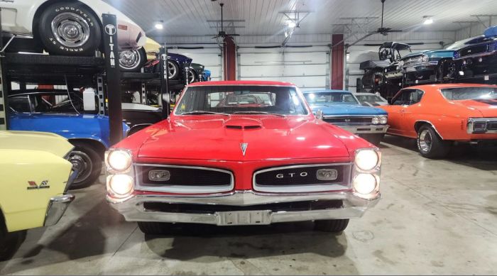 Unknown-Gto-1966-Red-Black-Vinyl-7