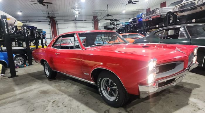 Unknown-Gto-1966-Red-Black-Vinyl