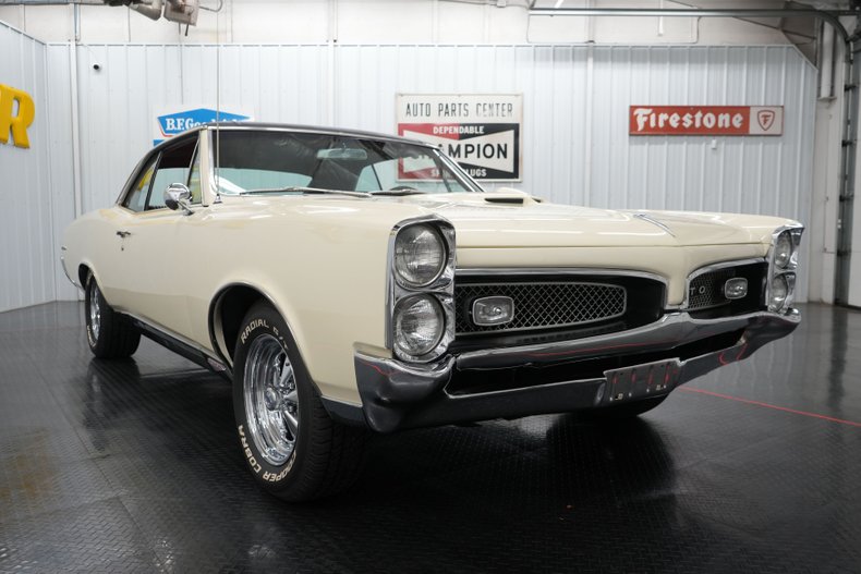Unknown-Gto-1967-Cameo-Ivory-Red-28