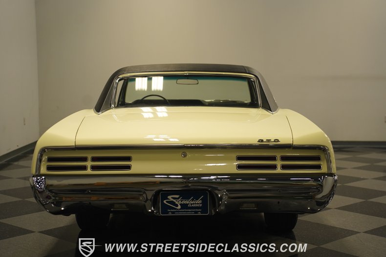 Unknown-Gto-1967-Cream-Black-12