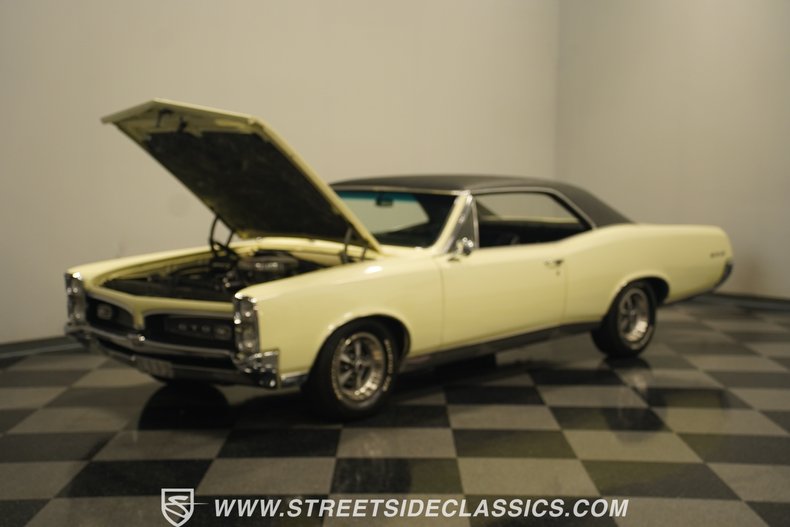 Unknown-Gto-1967-Cream-Black-33
