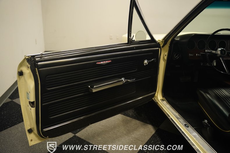 Unknown-Gto-1967-Cream-Black-38
