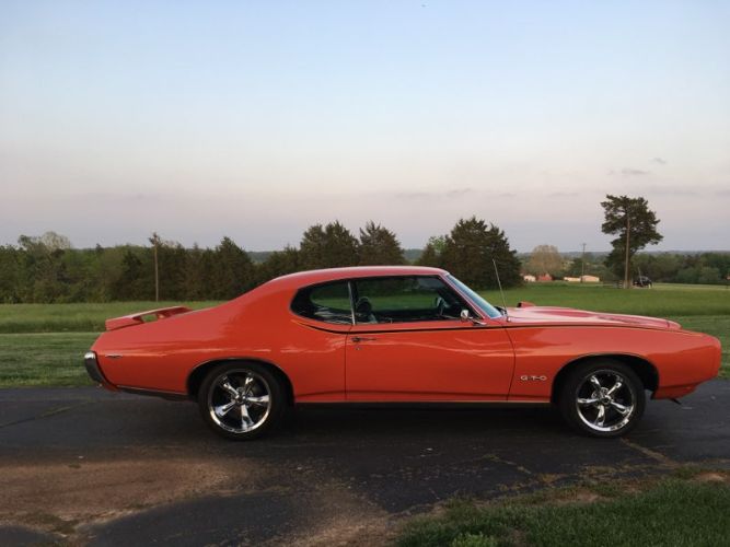 Unknown-Gto-1969-Carousel-Red-Black-23