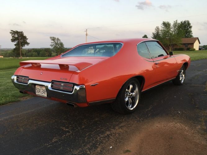 Unknown-Gto-1969-Carousel-Red-Black-26