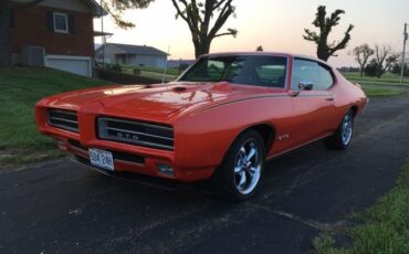 Unknown-Gto-1969-Carousel-Red-Black