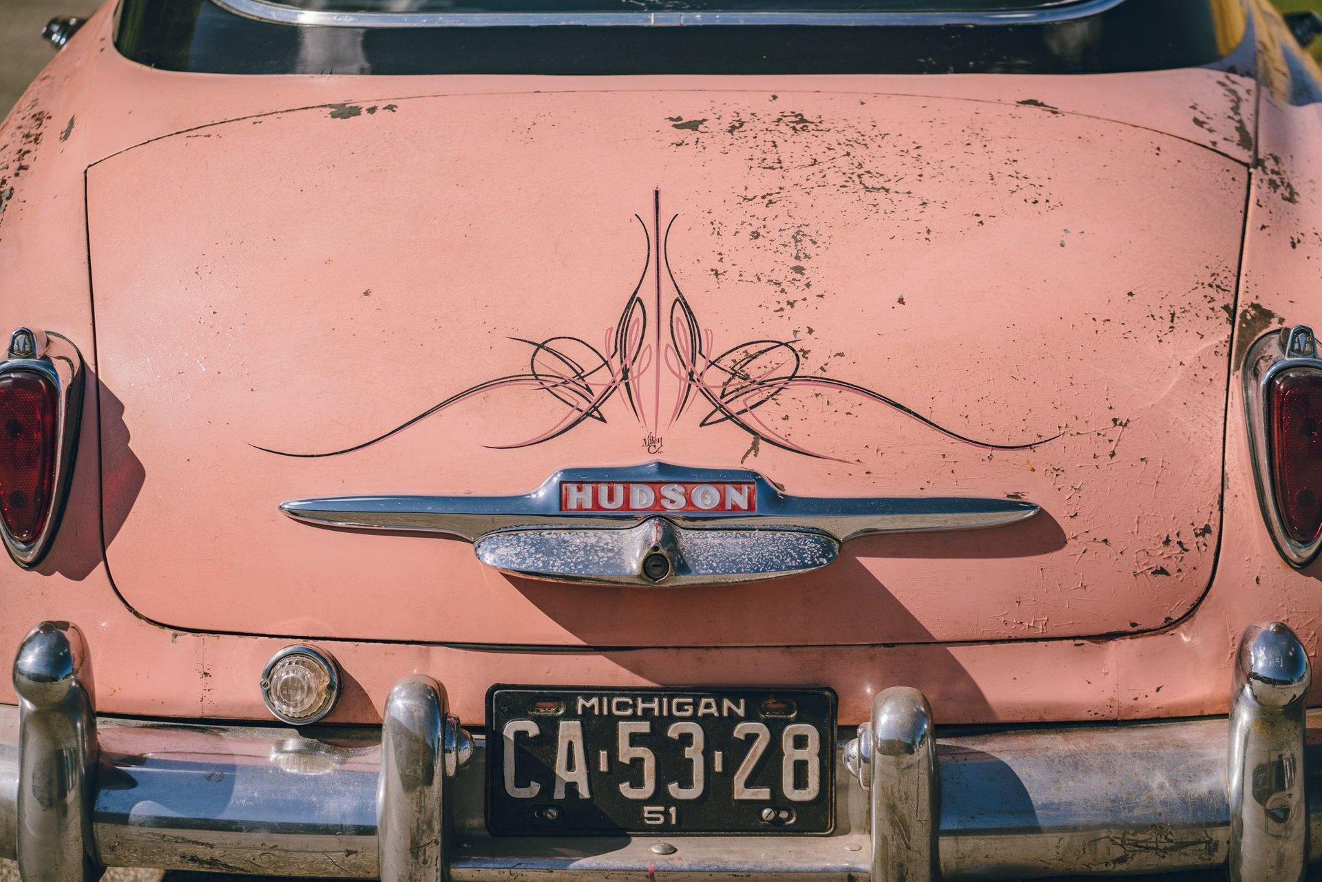 Unknown-Hornet-1951-Pink-and-Black-White-22