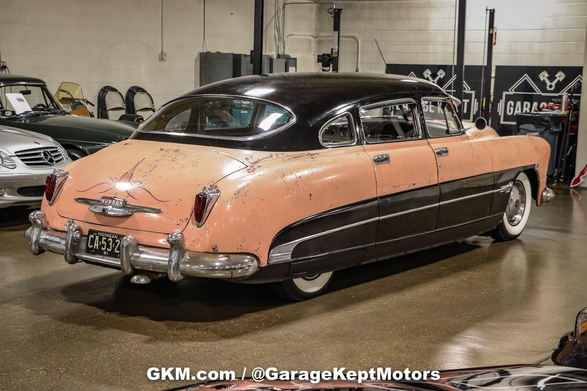 Unknown-Hornet-1951-Pink-and-Black-White-32