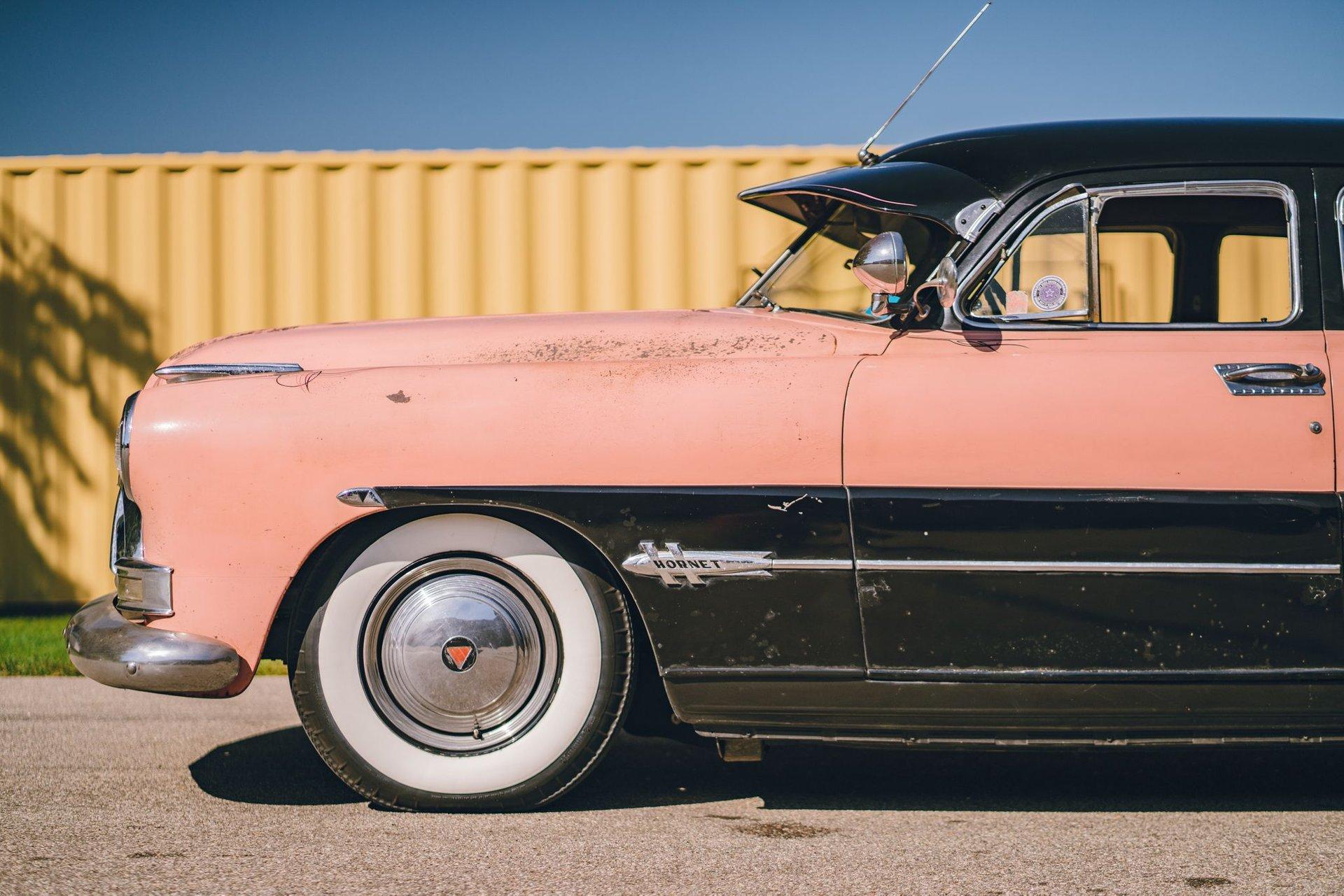 Unknown-Hornet-1951-Pink-and-Black-White-4