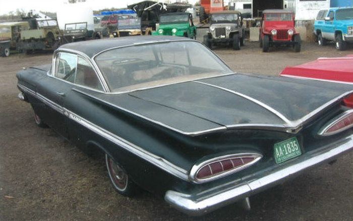 Unknown-Impala-1959-Black-Red-2